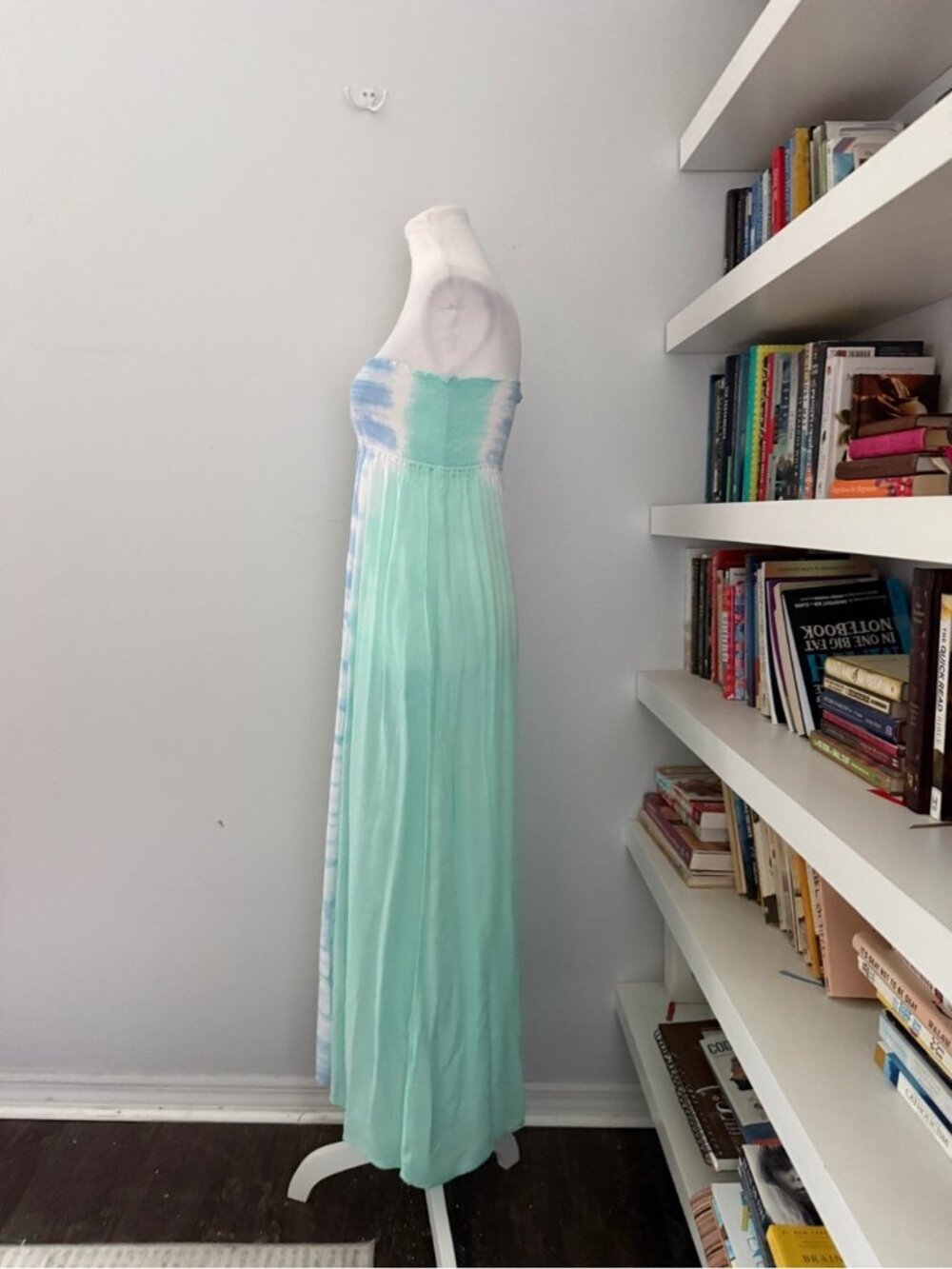 Tiare Hawaii Jasmine maxi dress in blue and green ombré one size - Picture 4 of 10